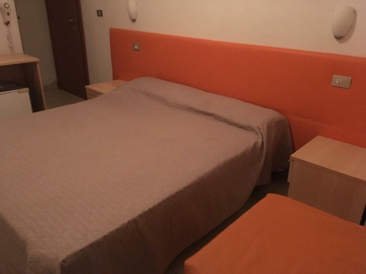 New Prophet Bed and Breakfast Cattolica Exteriör bild